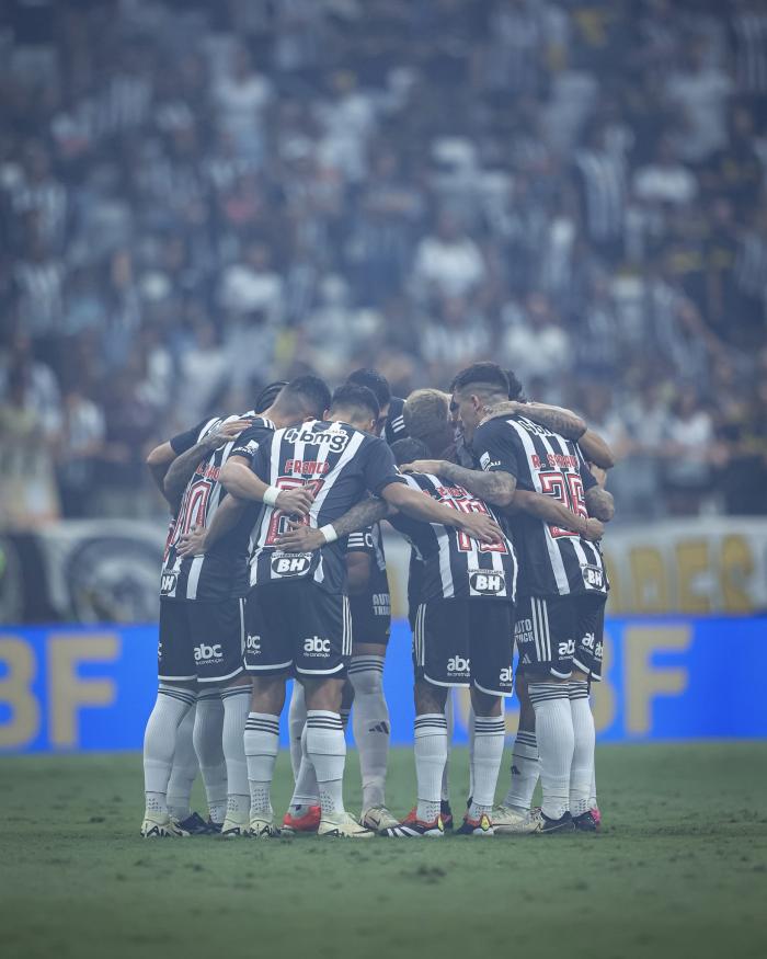 Atlético-MG arrasa e lidera em múltiplas frentes: Libertadores, Copa do Brasil e Brasileirão