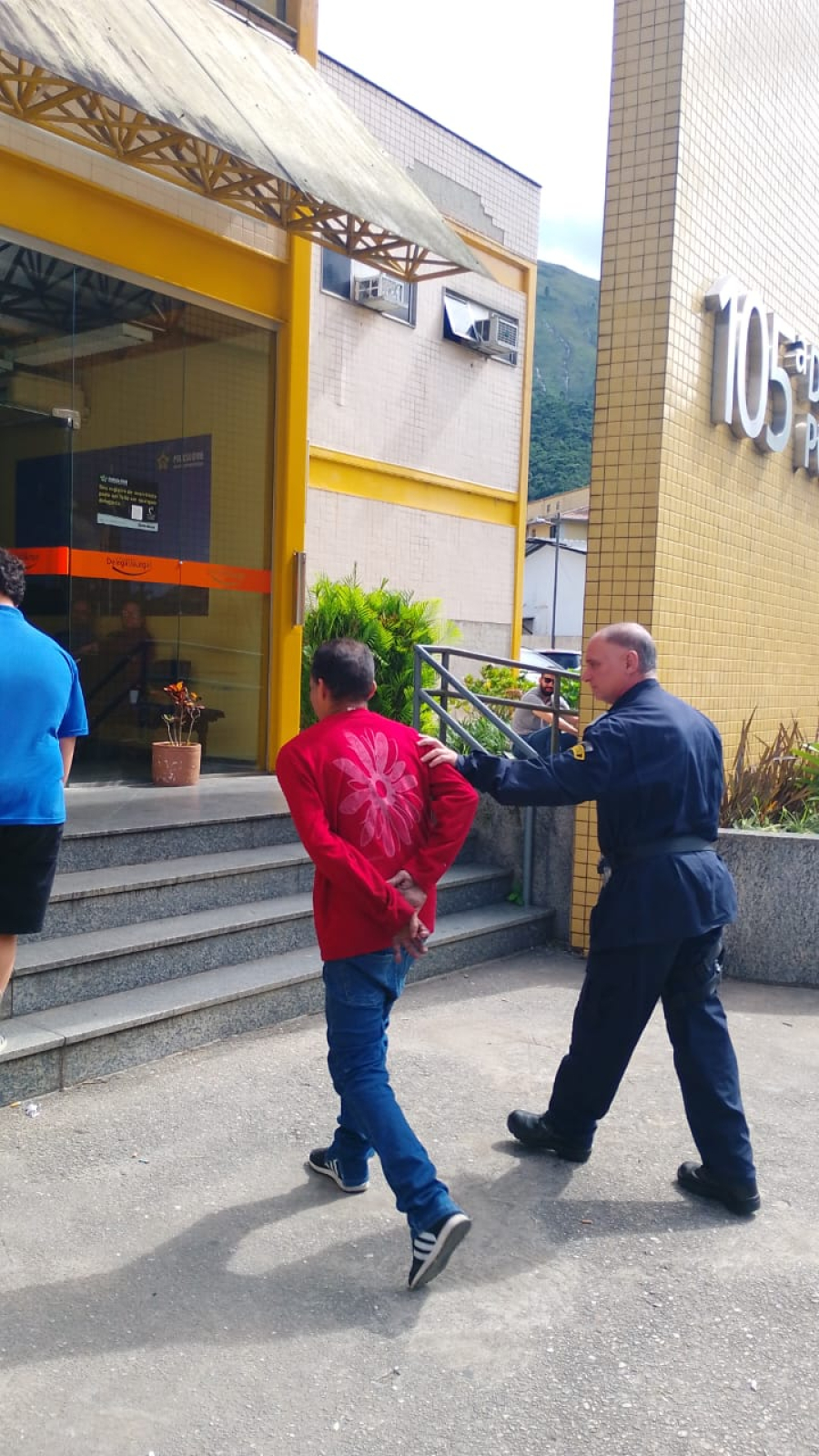 ﻿Homem é preso pela Guarda Civil por dano ao patrimônio público