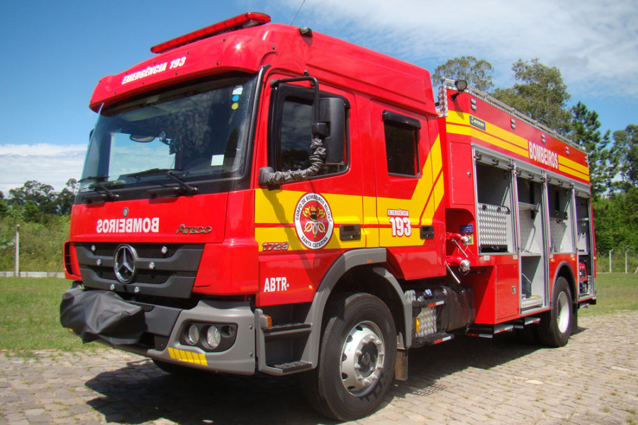 Governo do Estado entrega veículo de última geração ao Corpo de Bombeiros de Maricá