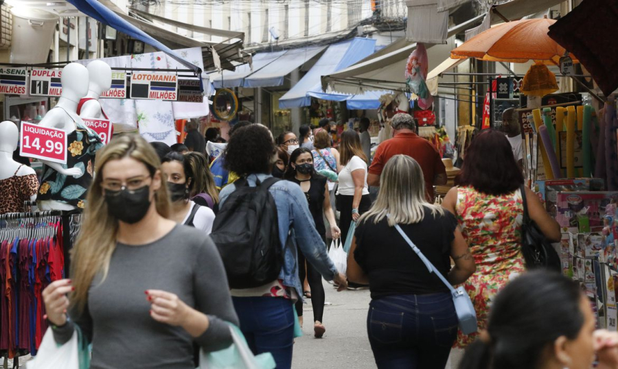 Turismo impulsiona crescimento dos serviços no Rio em março, ajudado pelo carnaval
