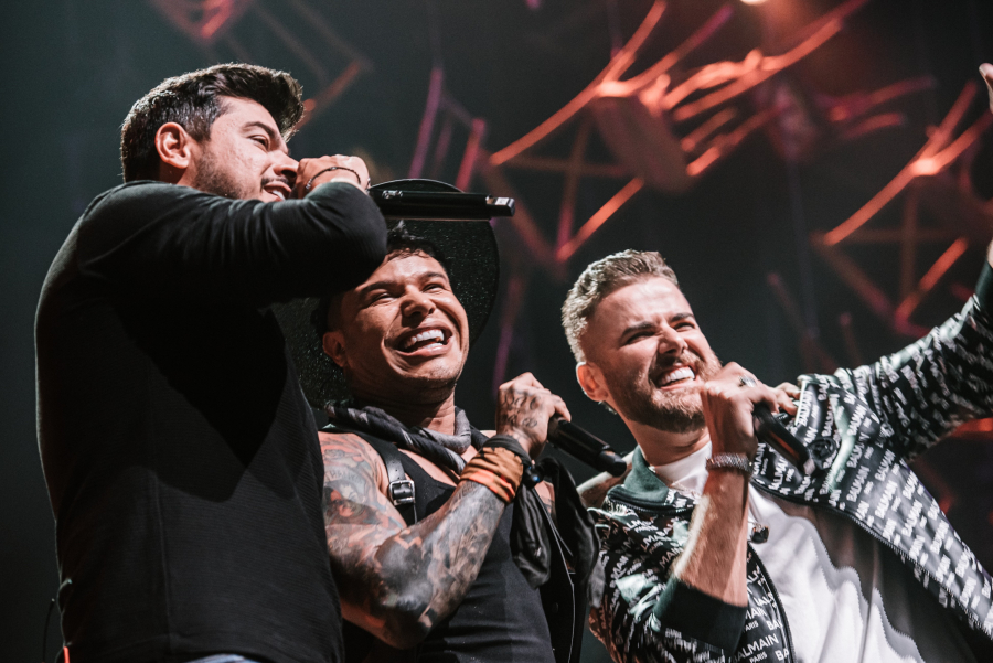 Tierry apresenta álbum completo com participações especiais