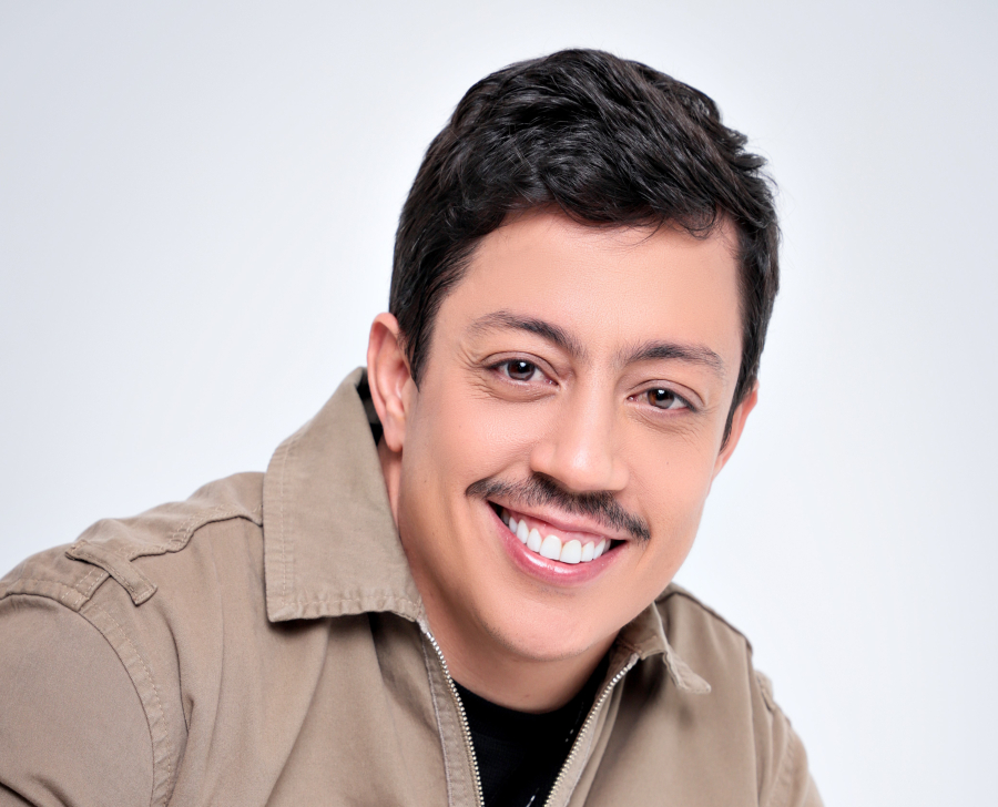 Humorista Renato Albani apresenta turnê no Teatro Imperial 